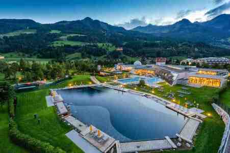 The view of the Norica Therme Hotel, surrounded by mountains, is simply breathtaking.